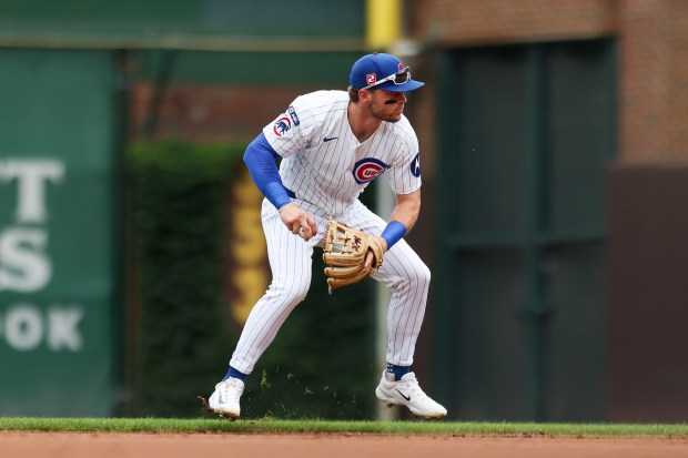 Chicago Cubs second base Nico Hoerner (2) fields the ball during the first inning against the Pittsburgh Pirates at Wrigley Field on Sunday, Aug. 17, 2025. (Eileen T. Meslar/Chicago Tribune)