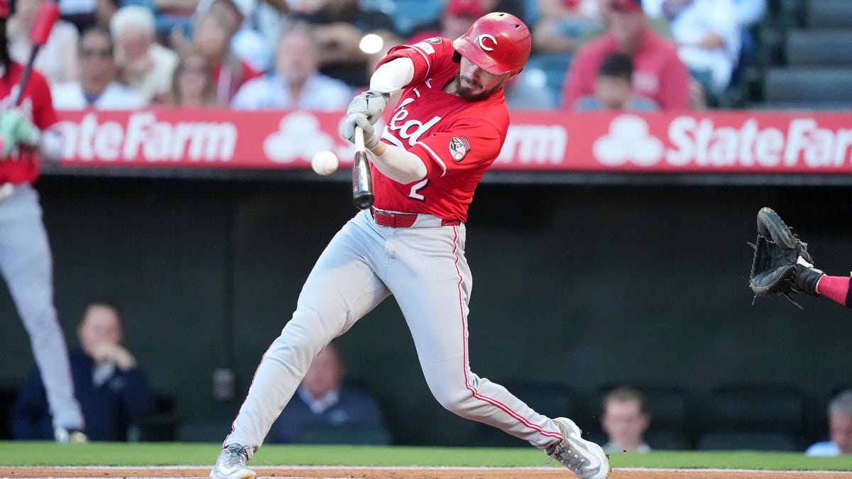 Cincinnati Reds bomb playoff audition in L.A., fall 2 1/2 games back