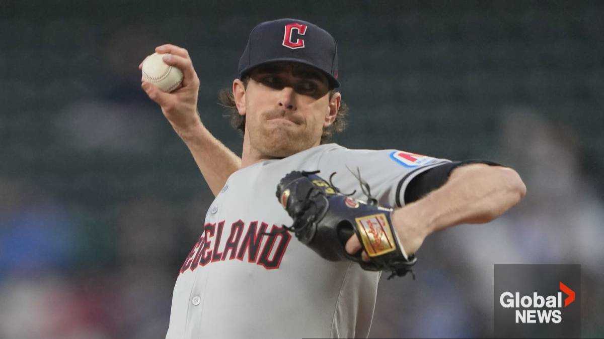 Click to play video: '‘Risk-reward could be huge:’ Fans react to Blue Jays acquiring Bieber, Dominguez'