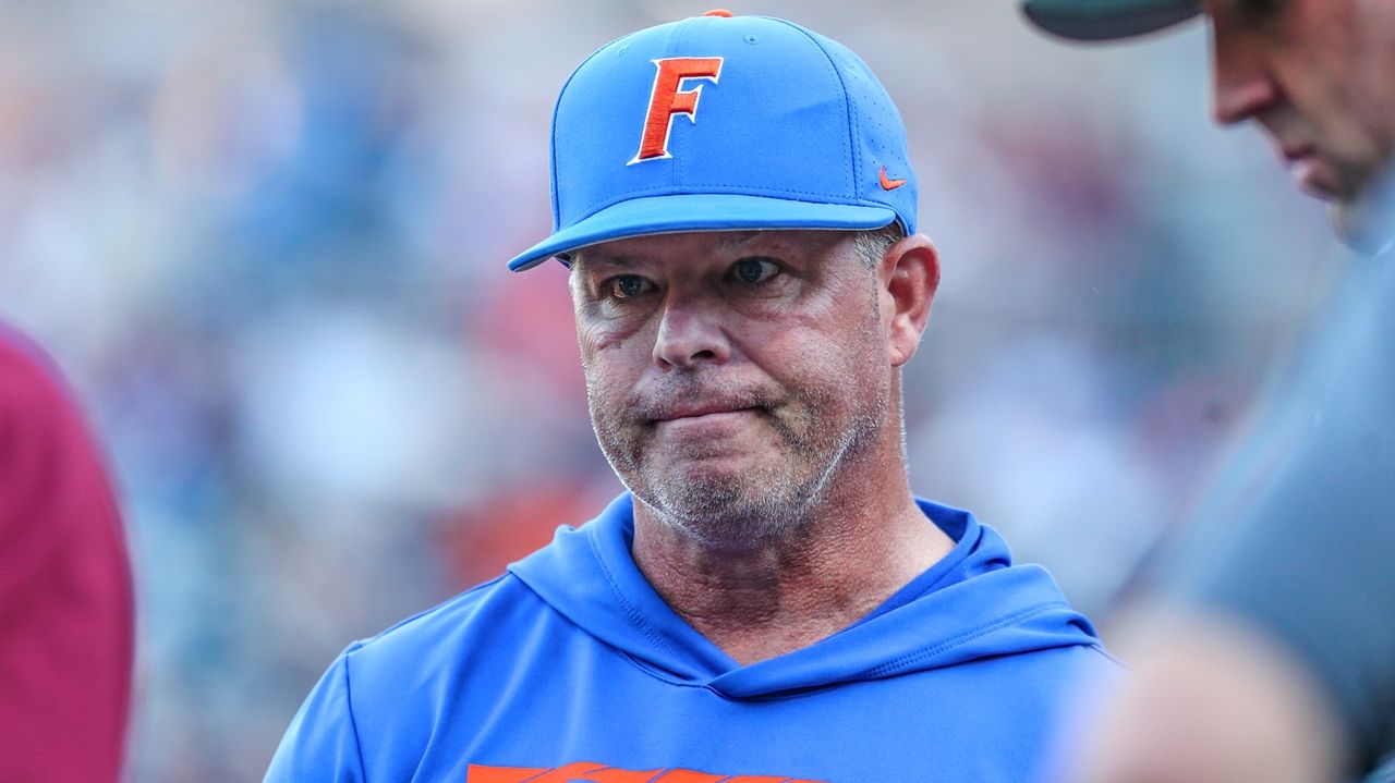 Florida coach Kevin O'Sullivan reprimanded for profanity-laced tirade at NCAA baseball regional