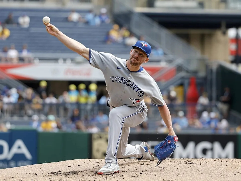  Chris Bassitt of the Toronto Blue Jays pitches in the first inning against the Pittsburgh Pirates at PNC Park on Wednesday, Aug. 20, 2025, in Pittsburgh, Pa.