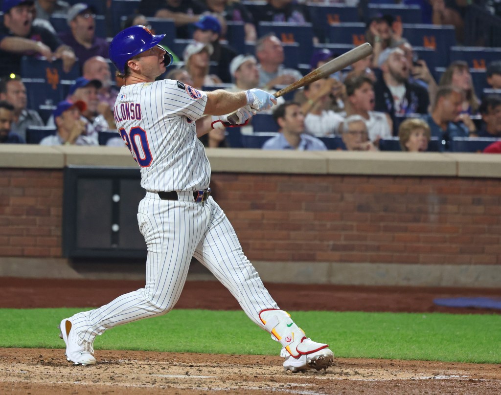 New York Mets first base Pete Alonso (20) crushes a 3-run home run during the sixth inning, putting him one away from tying the franchise home run record, when the New York Mets played the Cleveland Guardians Monday, August 4, 2025 at Citi Field in Queens, NY. 
