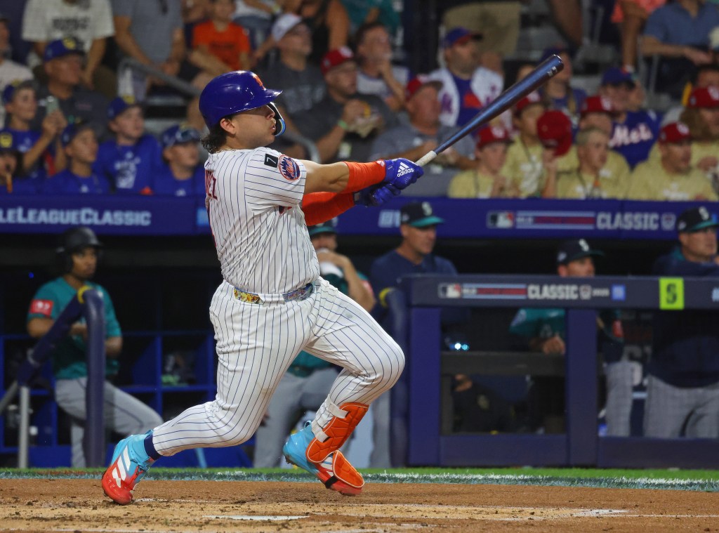 New York Mets catcher Francisco Alvarez (4) RBI doubles during the second inning