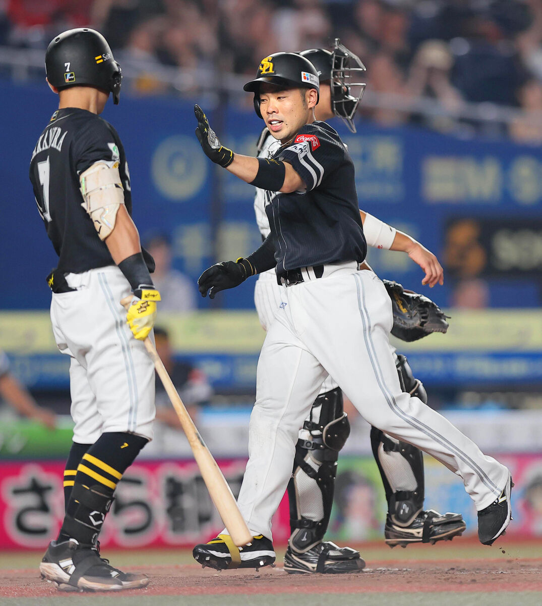 ３回２死一塁、近藤健介が右越え２ラン本塁打を放つ（カメラ・安藤　篤志）　