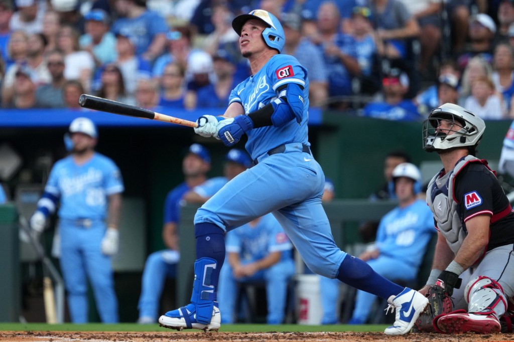 Padres acquire catcher Freddy Fermin from Royals in exchange for young pitchers