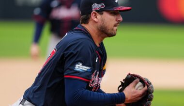 Austin Riley exits game with abdominal pain