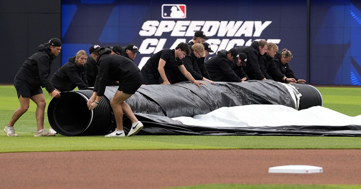 MLB Speedway Classic Atlanta Braves vs. Cincinnati Reds rain delay updates