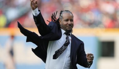 Where were Albert Belle, Manny Ramirez for 30th anniversary of 1995 Indians? Hey, Hoynsie!
