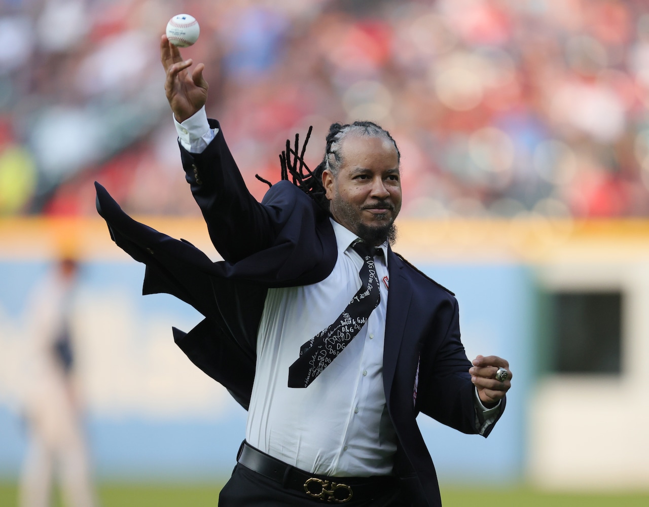 Where were Albert Belle, Manny Ramirez for 30th anniversary of 1995 Indians? Hey, Hoynsie!