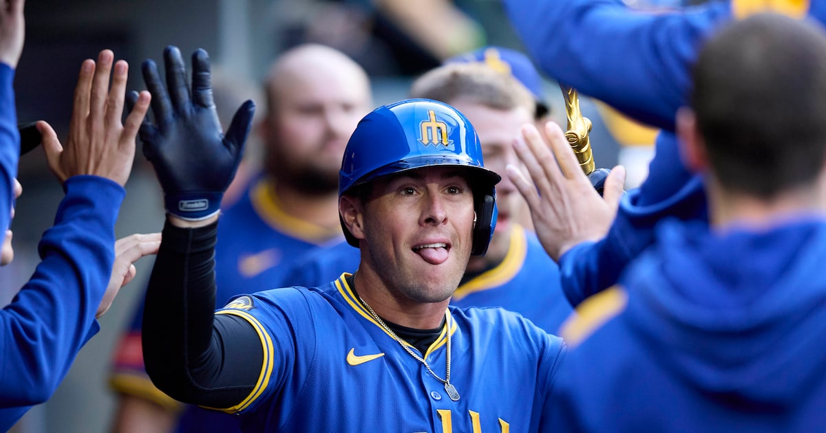 Texas Rangers agree to to minors deal with utility man Dylan Moore