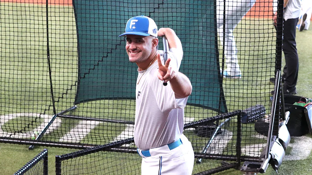 Martinez smiling during practice ©PLM