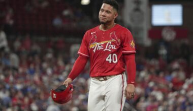 Cardinals 1B Willson Contreras breaks bat in frustration after being hit by a pitch | MLB