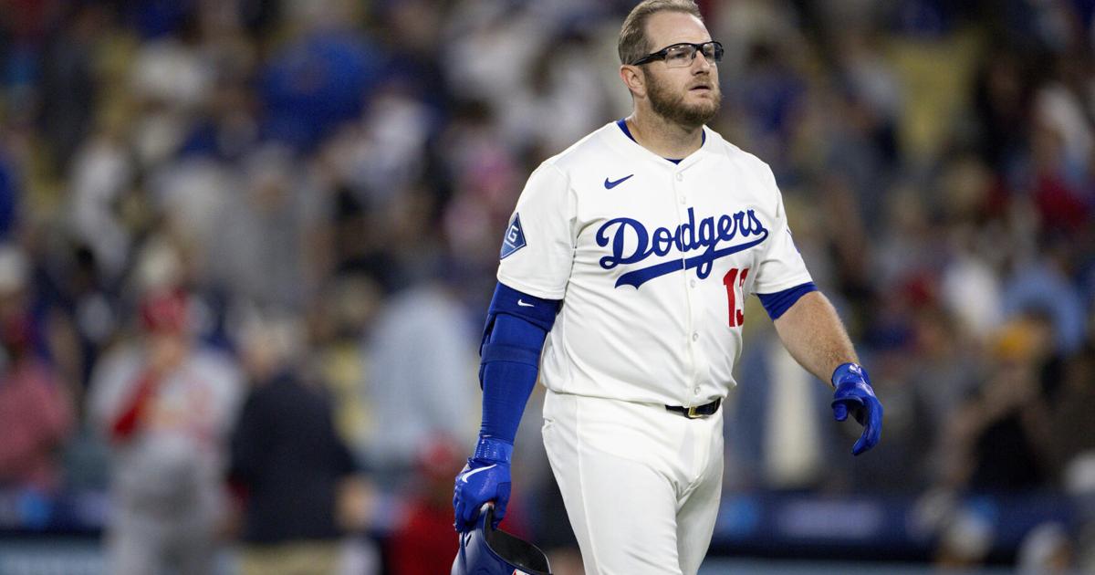 Dodgers' Max Muncy lands on IL again with oblique strain | Sports