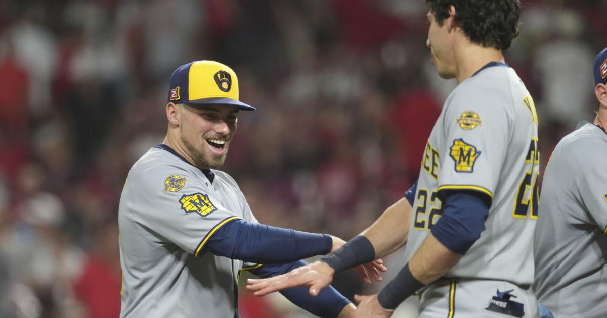 Monasterio's 3-run blast in 11th inning sets Brewers' record | Baseball