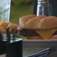 Madison restaurant gives away nearly 1,000 burgers for Brewers win streak | Brewers