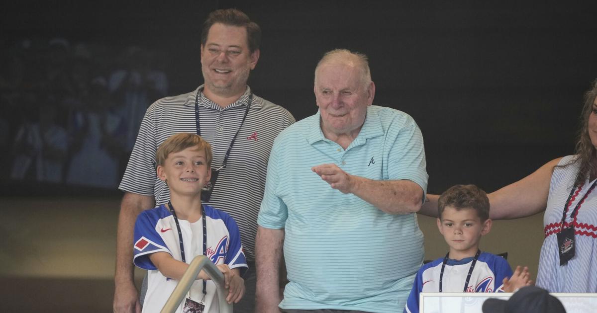 Hall of Fame manager Bobby Cox is cheered in 30-year celebration of Braves' 1995 World Series title | MLB