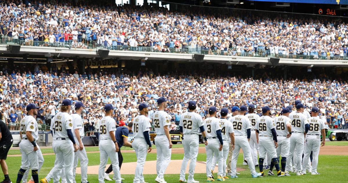 Brewers pay tribute to longtime broadcaster Bob Uecker in star-studded pregame ceremony | National News