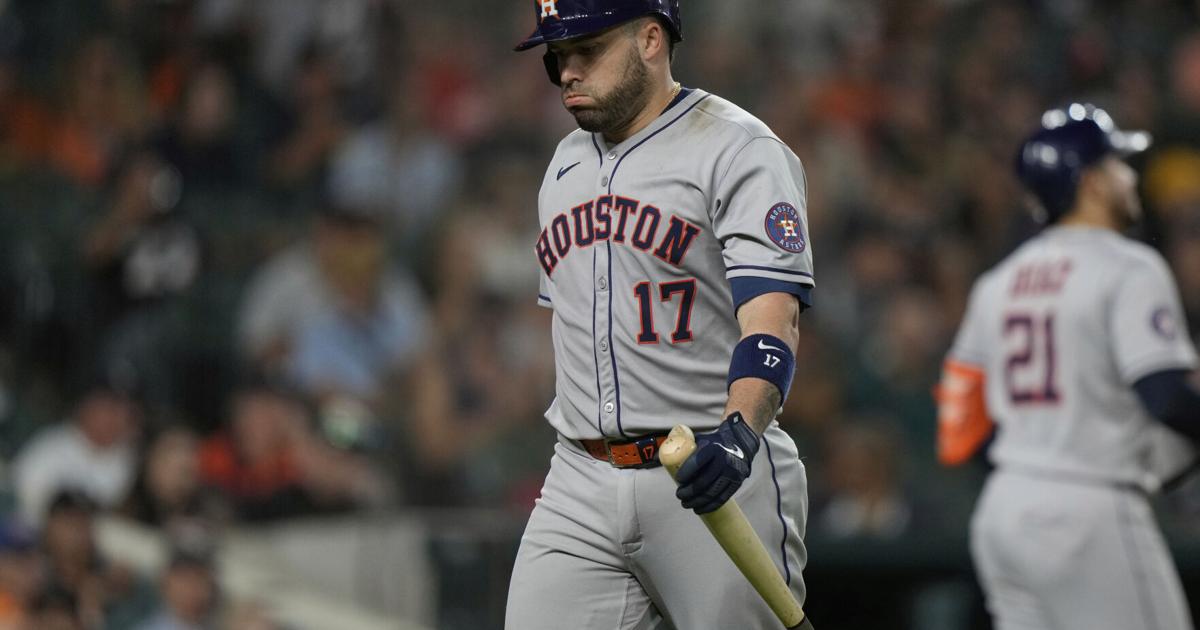 Houston Astros place catcher Victor Caratini on the concussion injured list | MLB