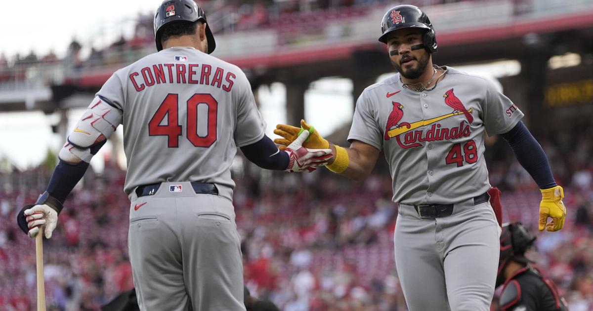 Cardinals take advantage of De La Cruz's error in 10th for win over Reds | MLB