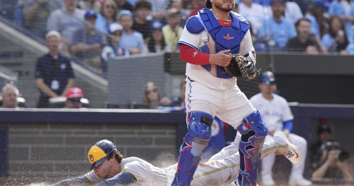 Jackson Chourio, Christian Yelich homer in Brewers' victory