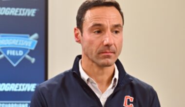 Guardians keep Steven Kwan, trade Shane Bieber and Paul Sewald at 2025 MLB deadline