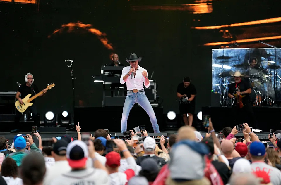 Tim McGraw performs.