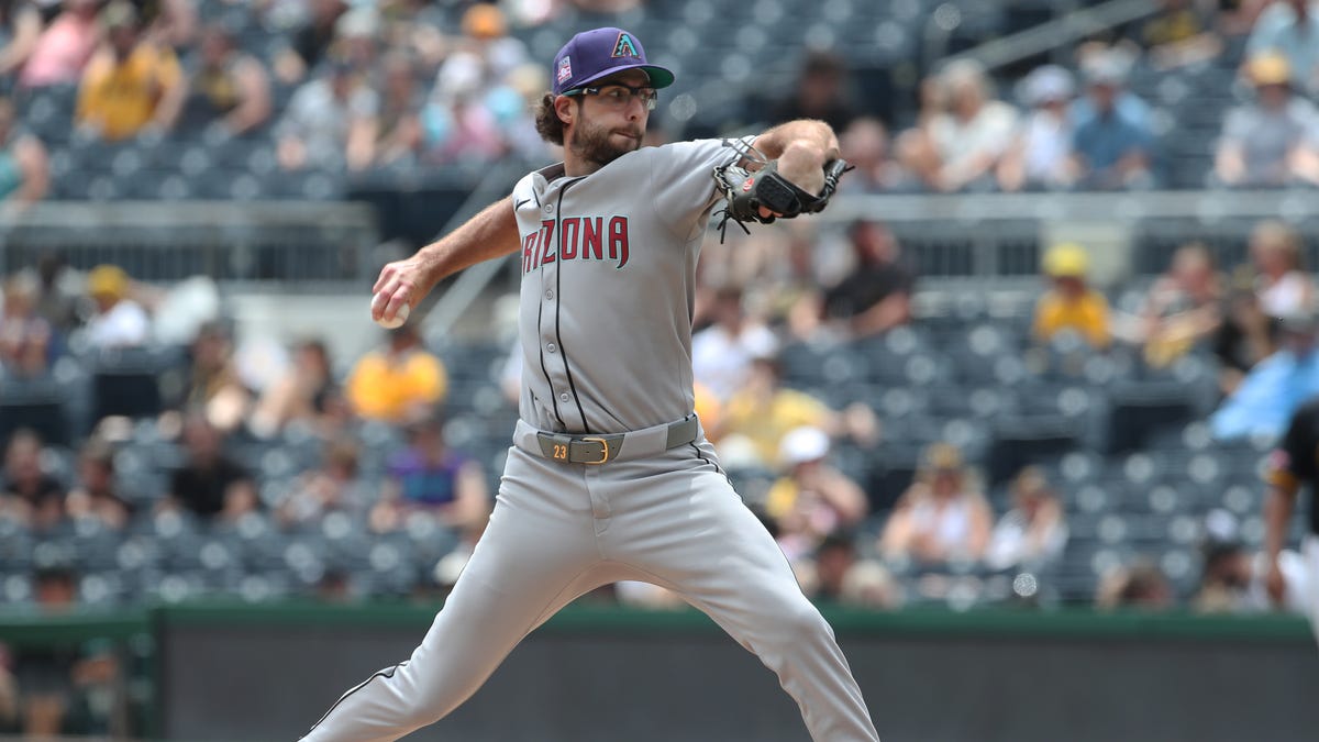 Lovullo hopes to lighten Perdomo's load