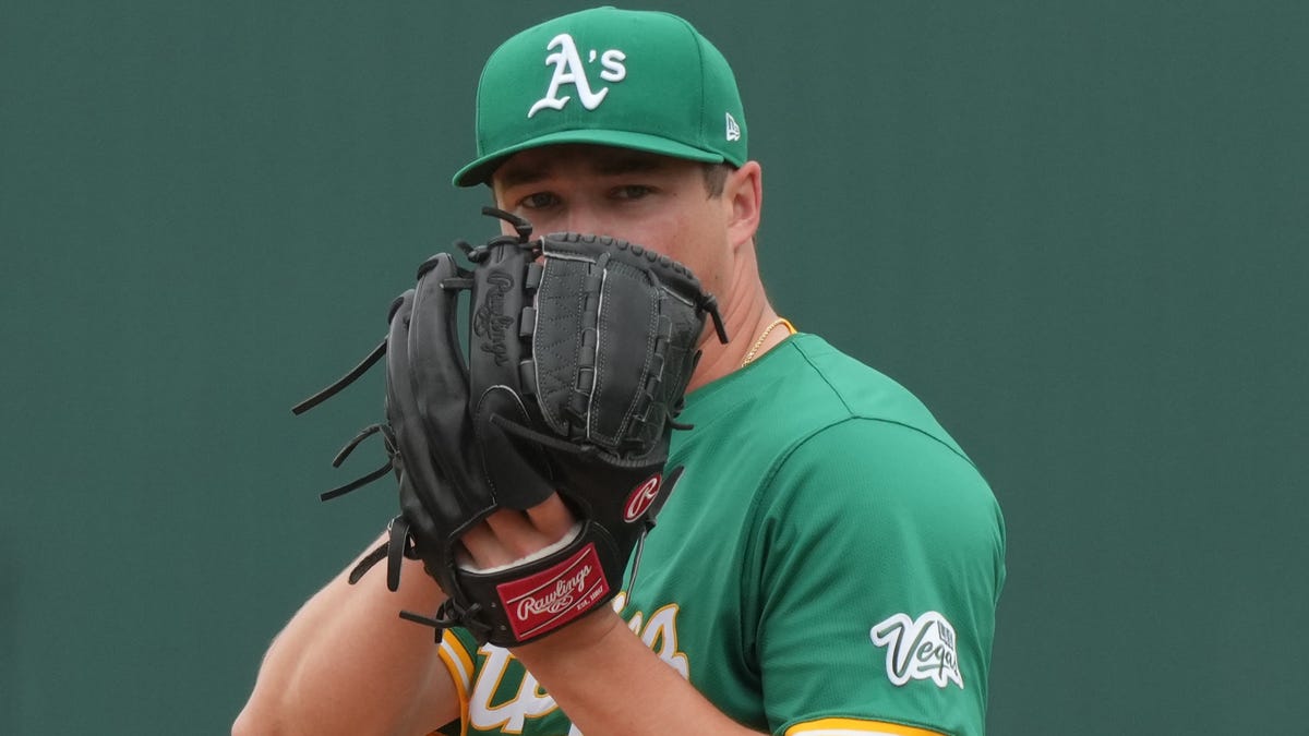 Padres go big, Yankees bullpen