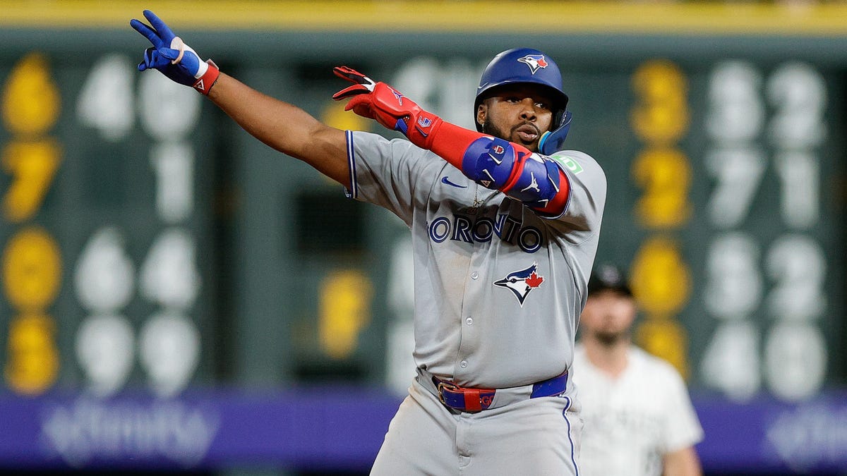 Blue Jays pummel Rockies in MLB history-making sweep