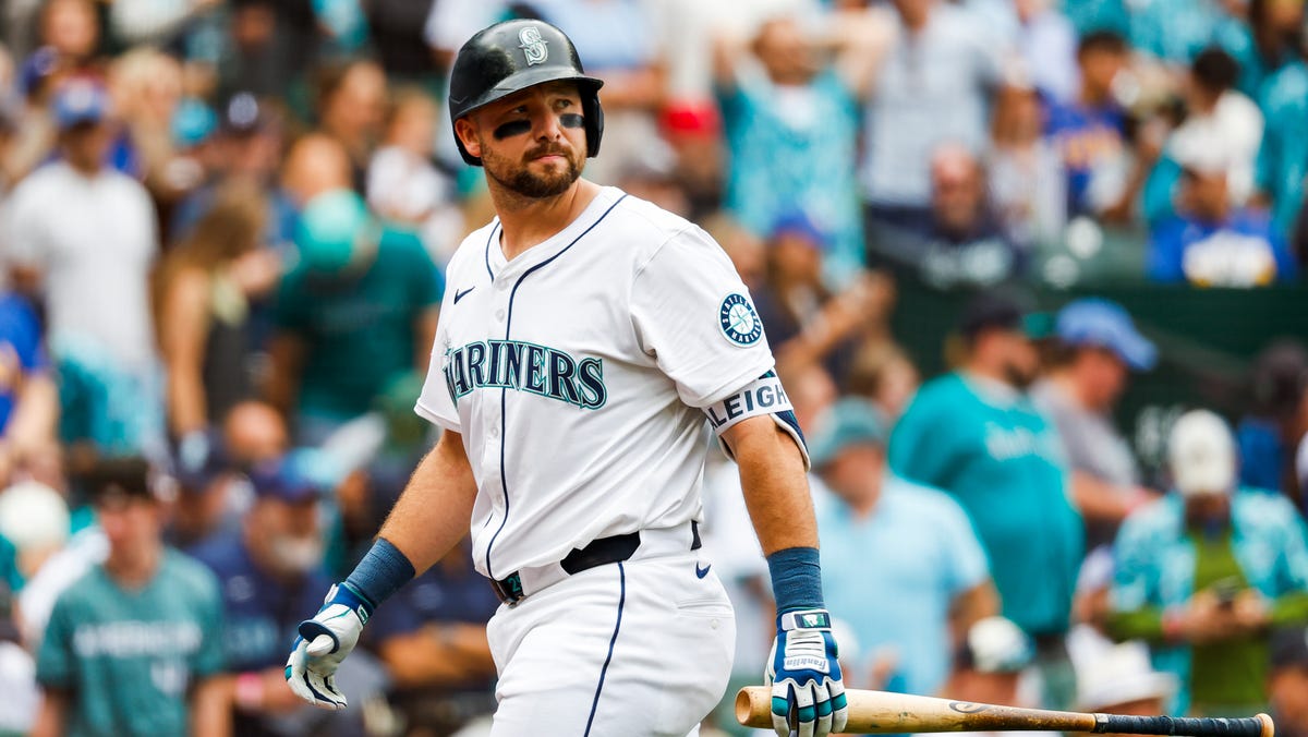 Updates as Mariners catcher chases Aaron Judge