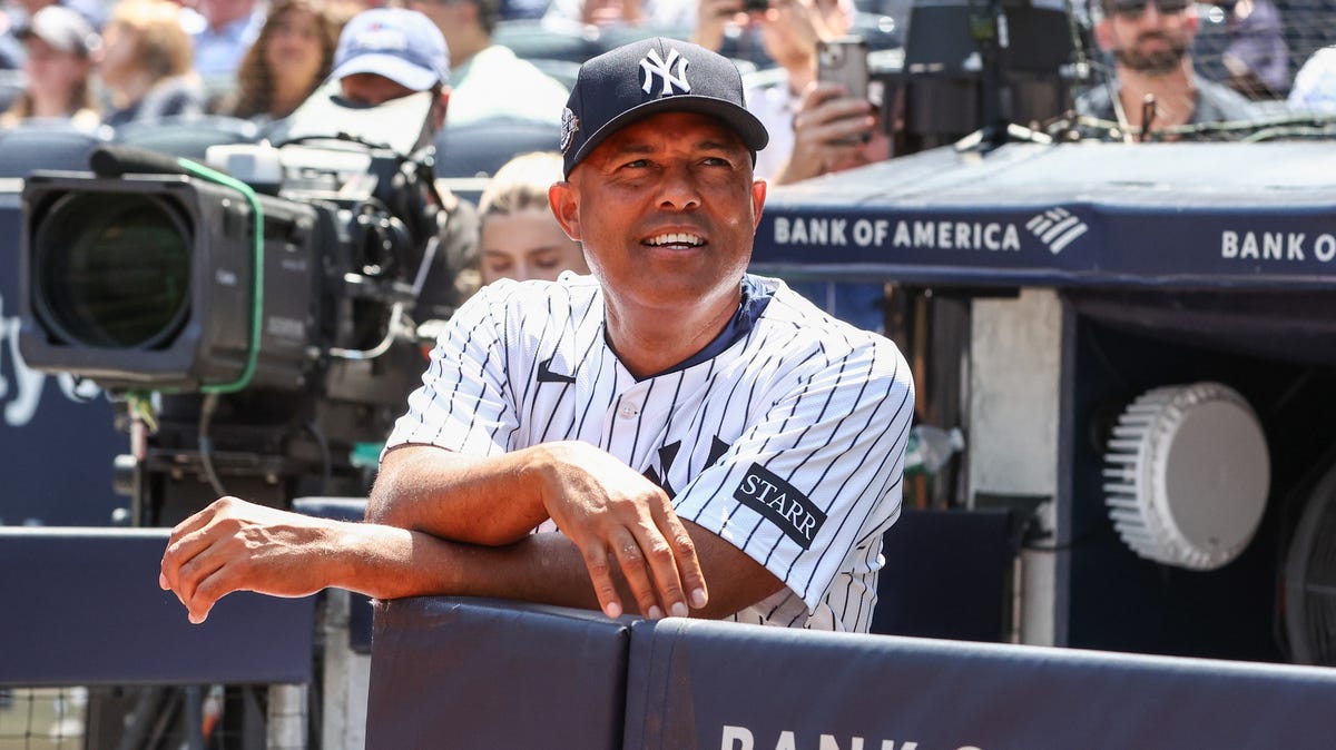 Mariano Rivera hurt during Yankees Old-Timers' Day game