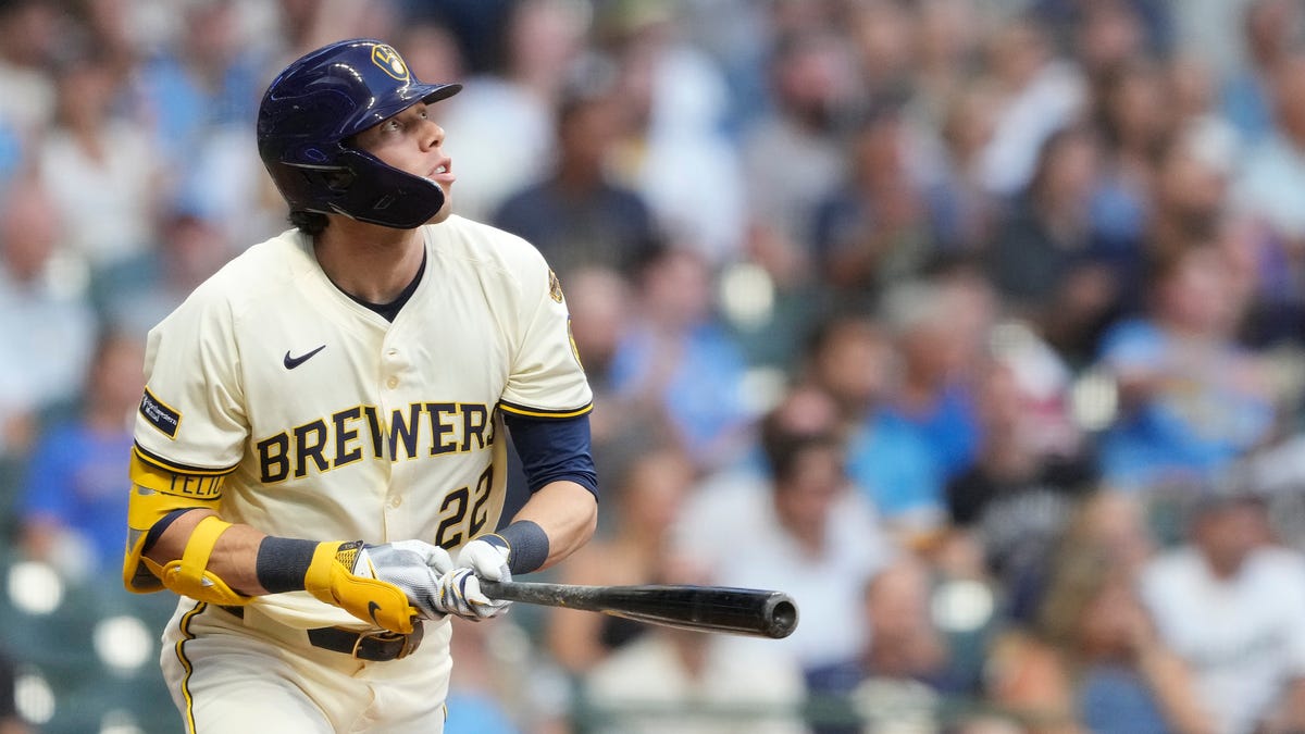 Brewers fans buzz about more than burgers after second 10-game streak