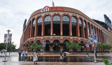 What caused delay in Mets-Phillies game? SNY microphones?