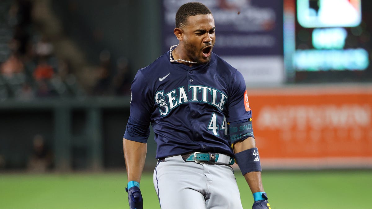 Mariners move up MLB standings after adding at trade deadline