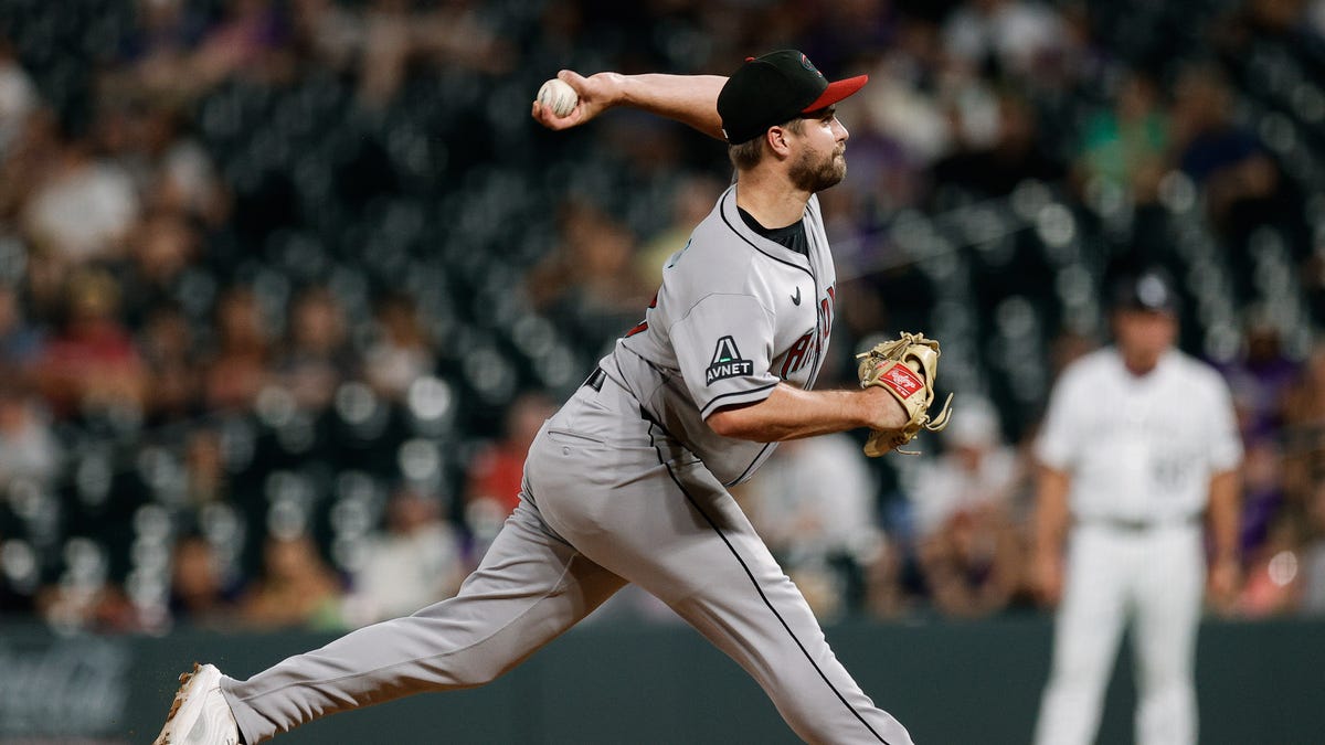 Shoo fly, don't bother Jalen Beeks: Diamondbacks pitcher swallows bug