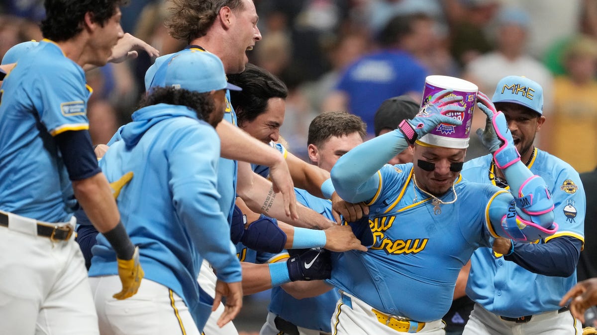 William Contreras delivers big blow for Brewers with walk-off homer