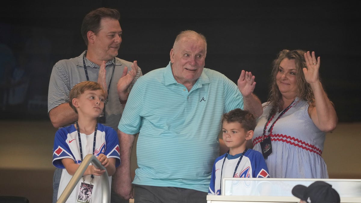 Braves honor Cox on 30-year anniversary of World Series title