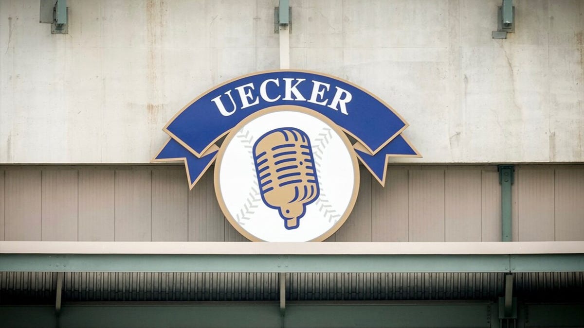 Brewers vs Giants score; live updates, Bob Uecker ceremony