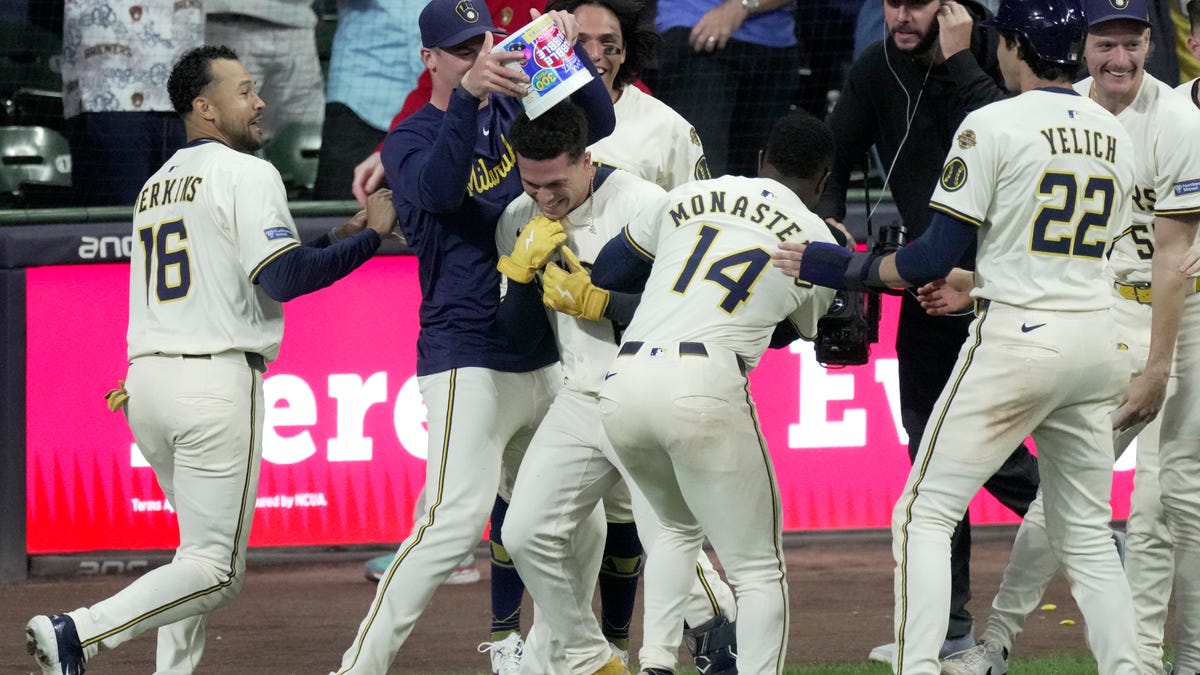 Isaac Collins delivers with walk-off sac fly in ninth for Brewers