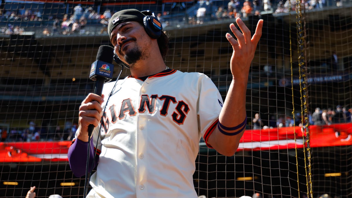 Willy Adames homers twice and Giants sweep Cubs