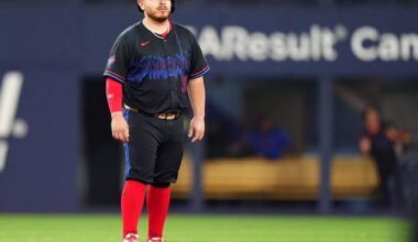 Kirk plays hero, steals first base in Jays’ win