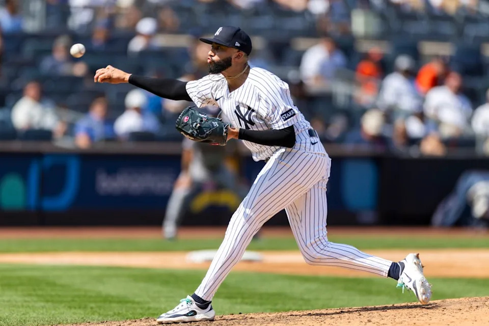Yankees pitcher Devin Williams (38) throws a pitch in the 6th inning against the Houston Astros at Yankee Stadium, Sunday, Aug. 10, 2025, in Bronx, NY. Corey Sipkin for the NY POST