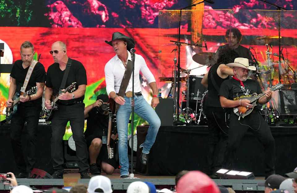 Tim McGraw performs.