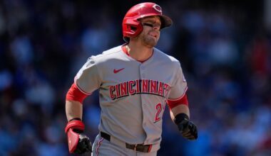 Cincinnati Reds' TJ Friedl (29) runs to first after hitting a single during the sixth inning of a baseball game against the Chicago Cubs, Saturday, May 31, 2025, in Chicago. (AP Photo/Erin Hooley)