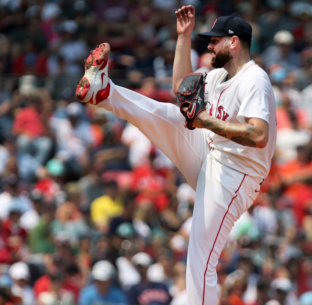 Lucas Giolito goes 8 innings, Red Sox sweep Astros
