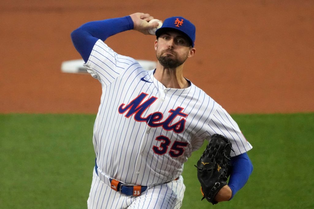 New York Mets pitcher throwing a baseball.