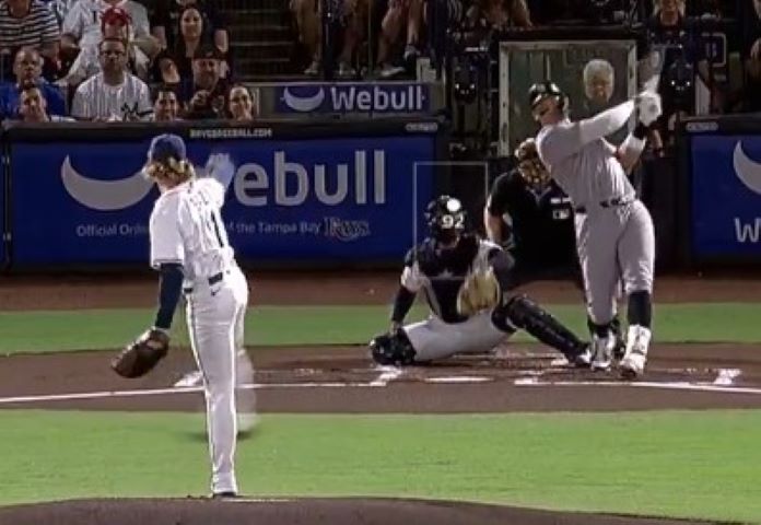 Aaron Judge belts a homer in the first inning, the first of three straight homers for the Yankees in Tuesday night's game against the Rays.