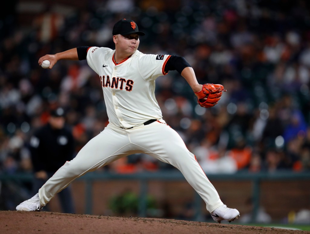 SF Giants pitcher Kai-Wei Teng of Taiwan wins vs. Nationals