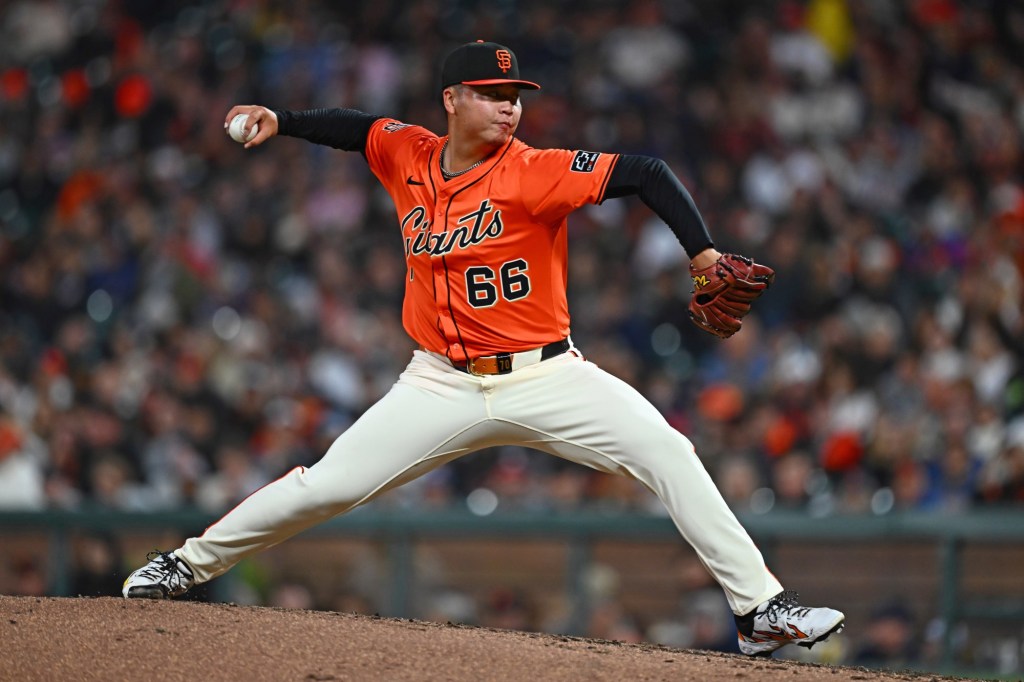SF Giants pitcher Kai-Wei Teng of Taiwan wins vs. Nationals