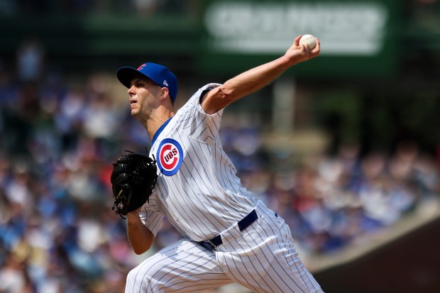 Chicago Cubs pitcher Taylor Rogers (17) pitches during the fifth inning against the Milwaukee Brewers at Wrigley Field on Monday, Aug. 18, 2025. (Eileen T. Meslar/Chicago Tribune)